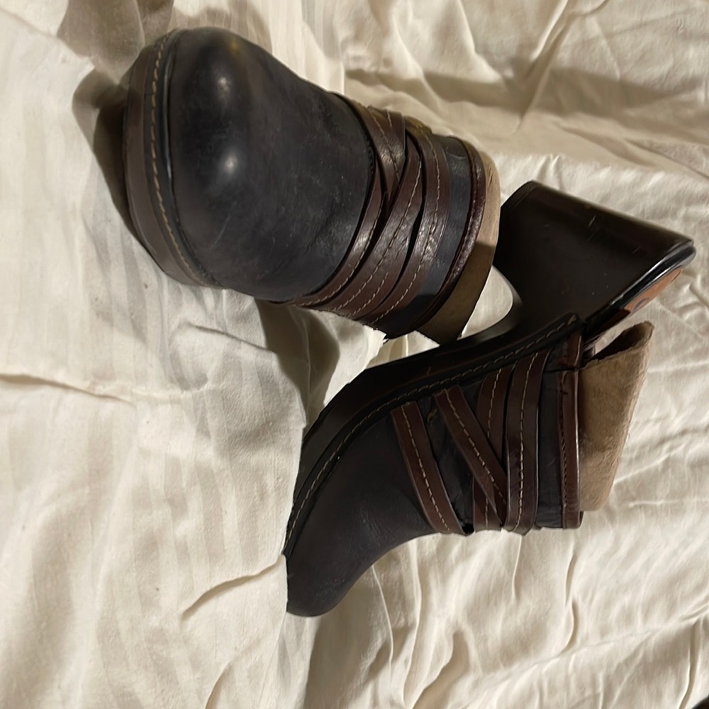 Womens Sofft Mules worn maybe twice nonskid sole leather upper